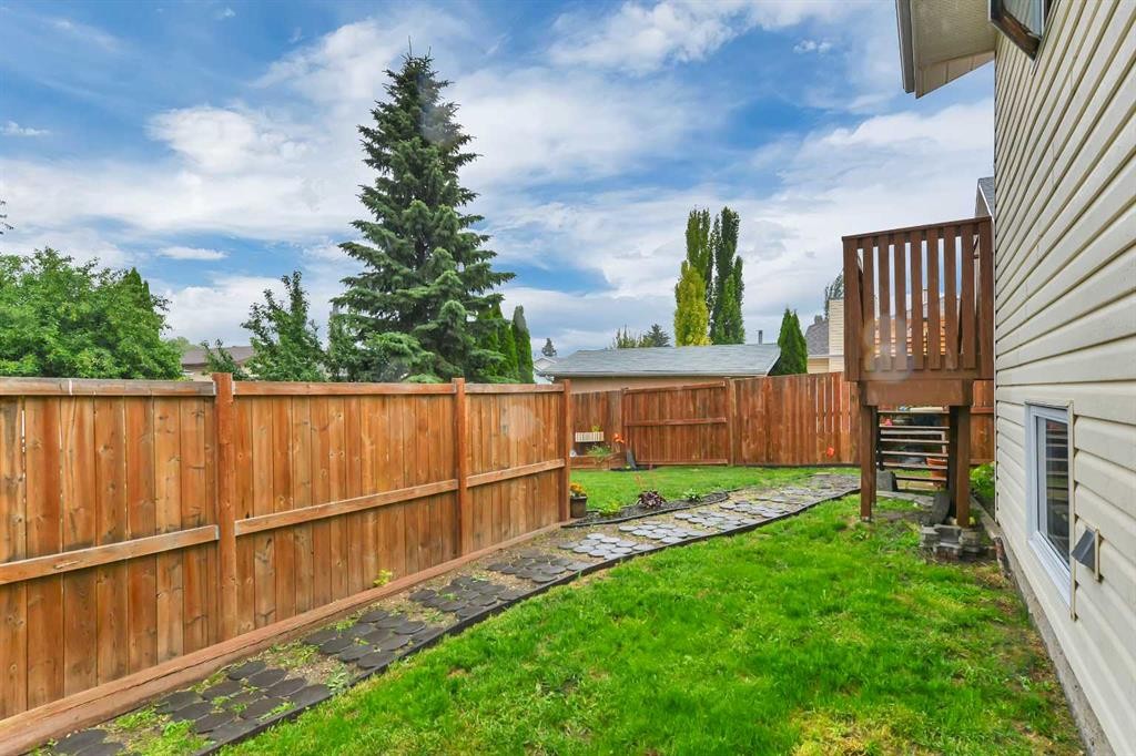 14 Eakins Crescent, Red Deer, AB - Outdoor