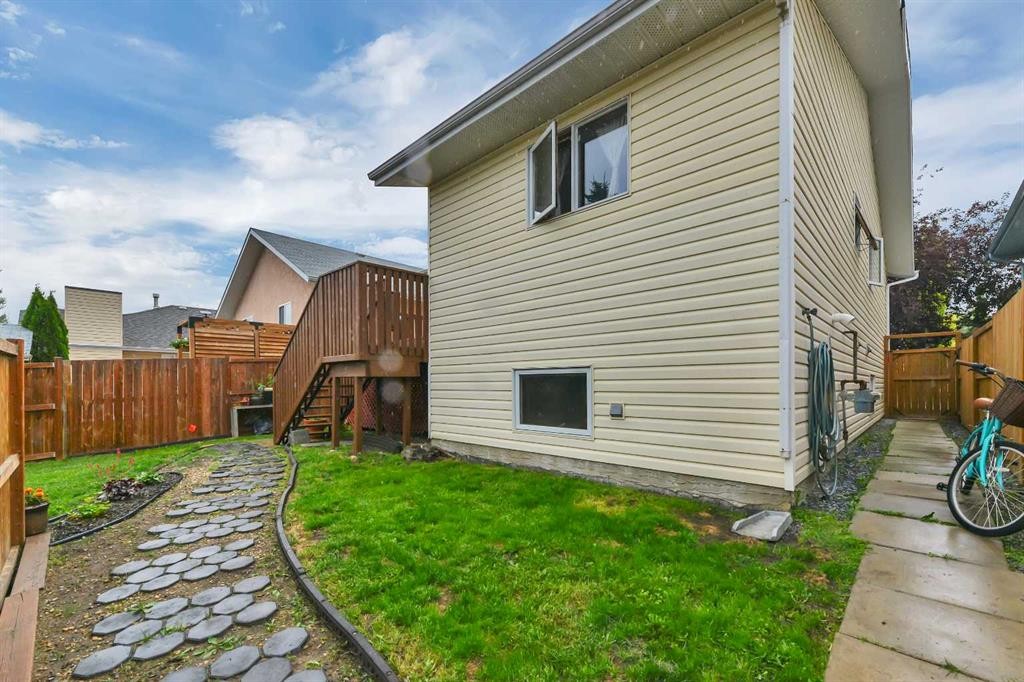 14 Eakins Crescent, Red Deer, AB - Outdoor With Exterior