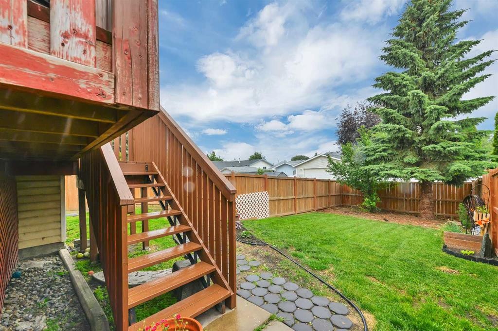14 Eakins Crescent, Red Deer, AB - Outdoor