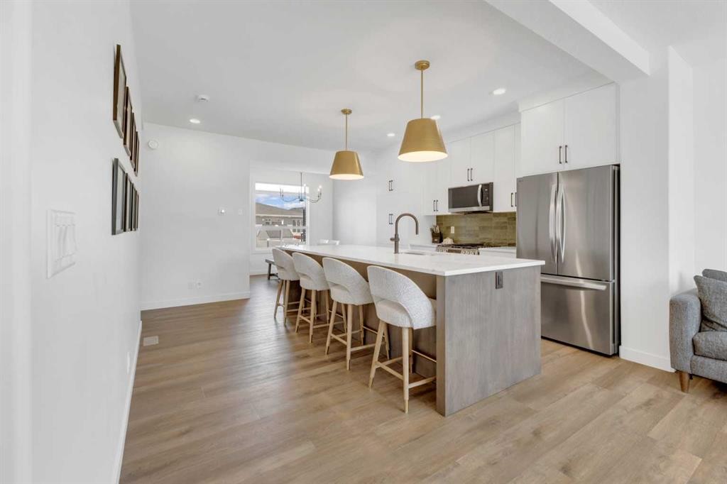 A-10 Evergreen Way, Red Deer, AB - Indoor Photo Showing Kitchen With Stainless Steel Kitchen With Upgraded Kitchen