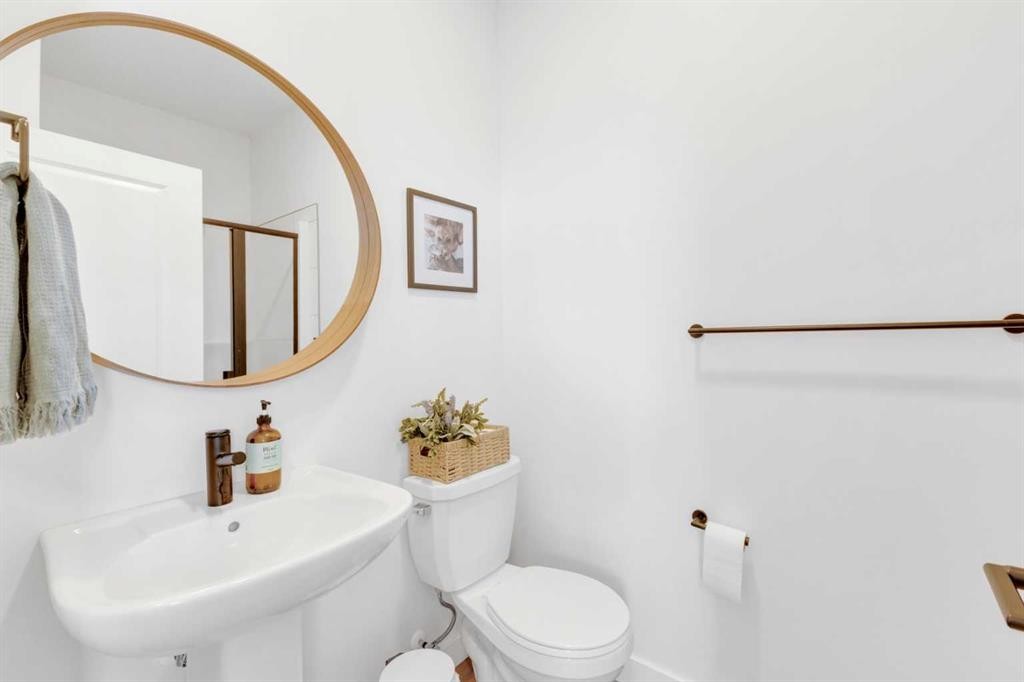 A-10 Evergreen Way, Red Deer, AB - Indoor Photo Showing Bathroom