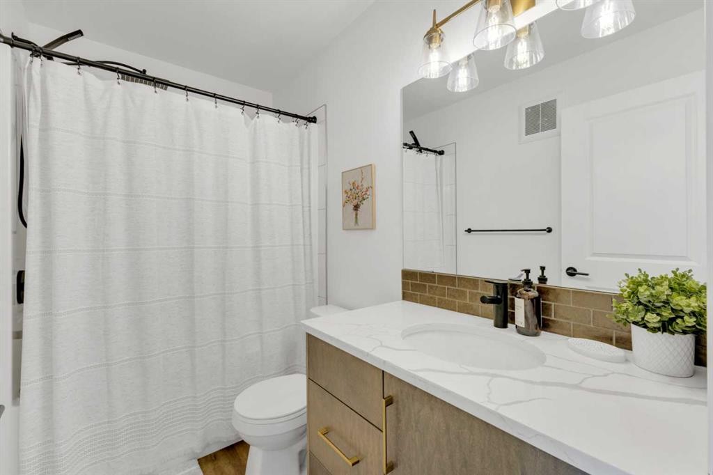 A-10 Evergreen Way, Red Deer, AB - Indoor Photo Showing Bathroom