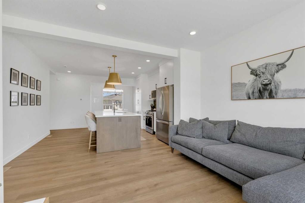 A-10 Evergreen Way, Red Deer, AB - Indoor Photo Showing Other Room