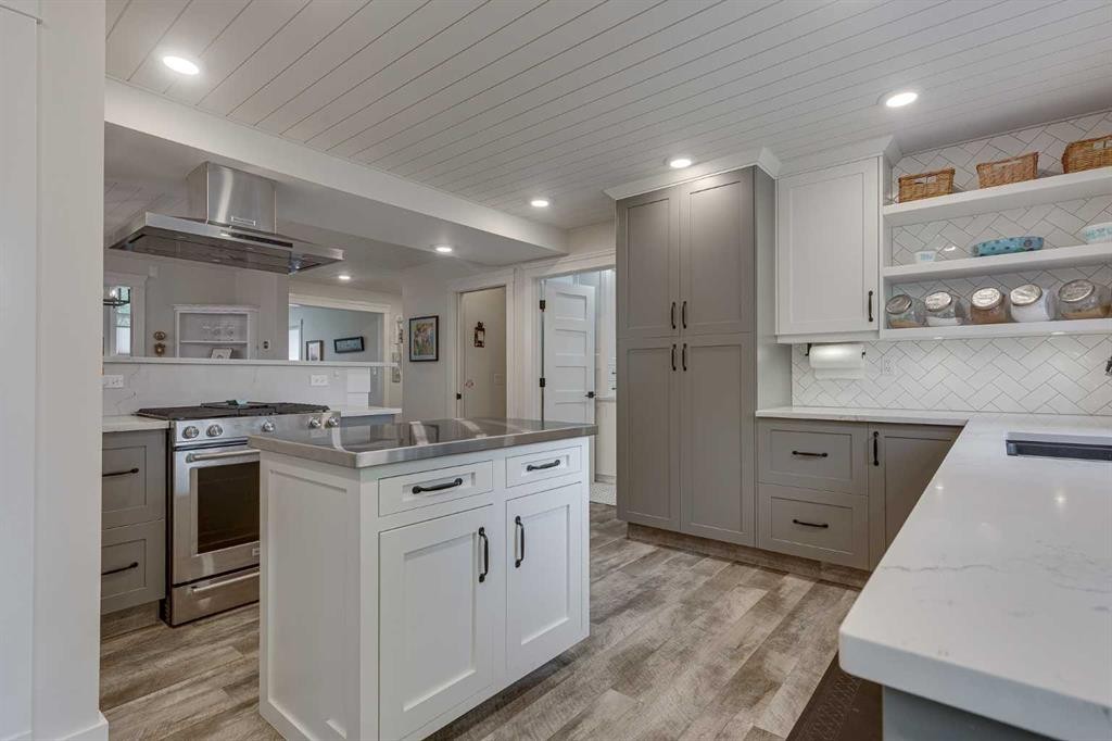111 Selkirk Boulevard, Red Deer, AB - Indoor Photo Showing Kitchen