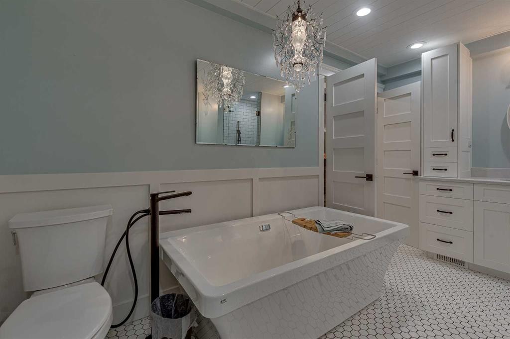 111 Selkirk Boulevard, Red Deer, AB - Indoor Photo Showing Bathroom