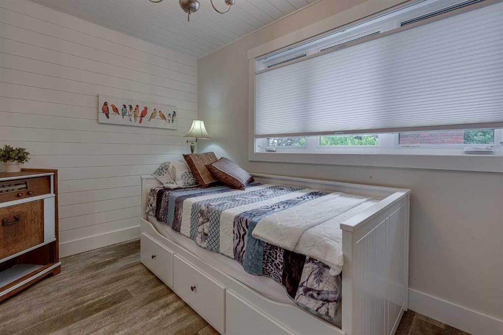 111 Selkirk Boulevard, Red Deer, AB - Indoor Photo Showing Other Room