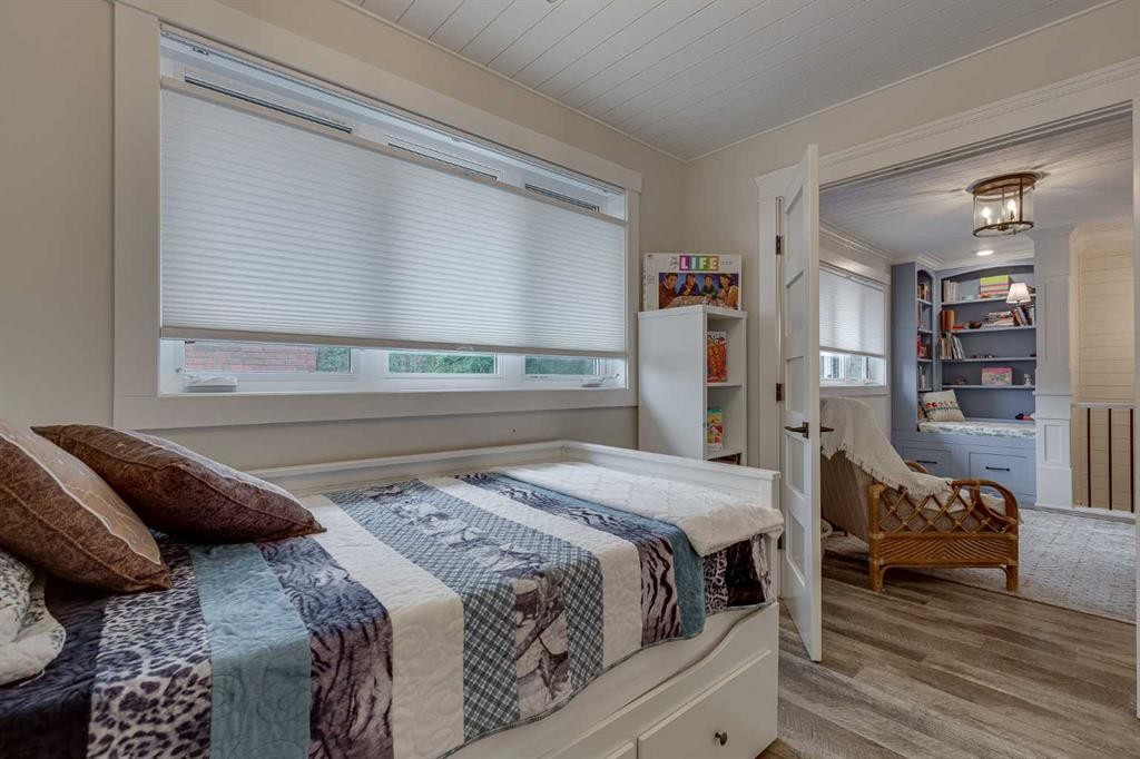 111 Selkirk Boulevard, Red Deer, AB - Indoor Photo Showing Bedroom