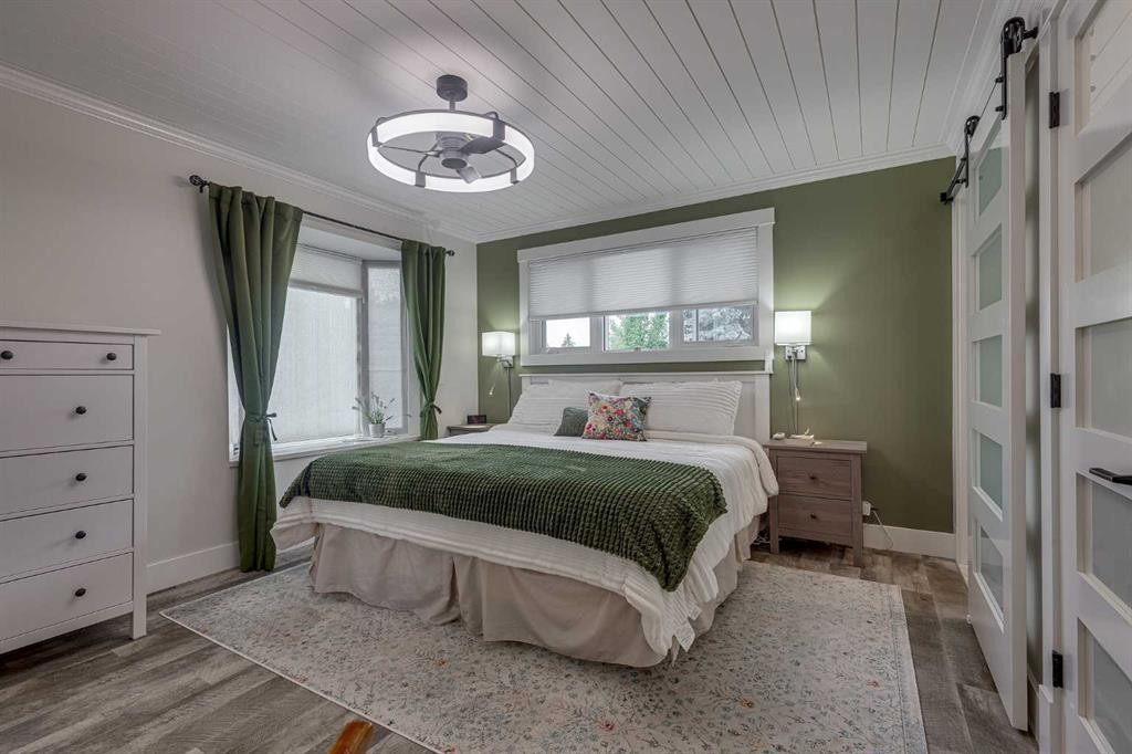 111 Selkirk Boulevard, Red Deer, AB - Indoor Photo Showing Bedroom