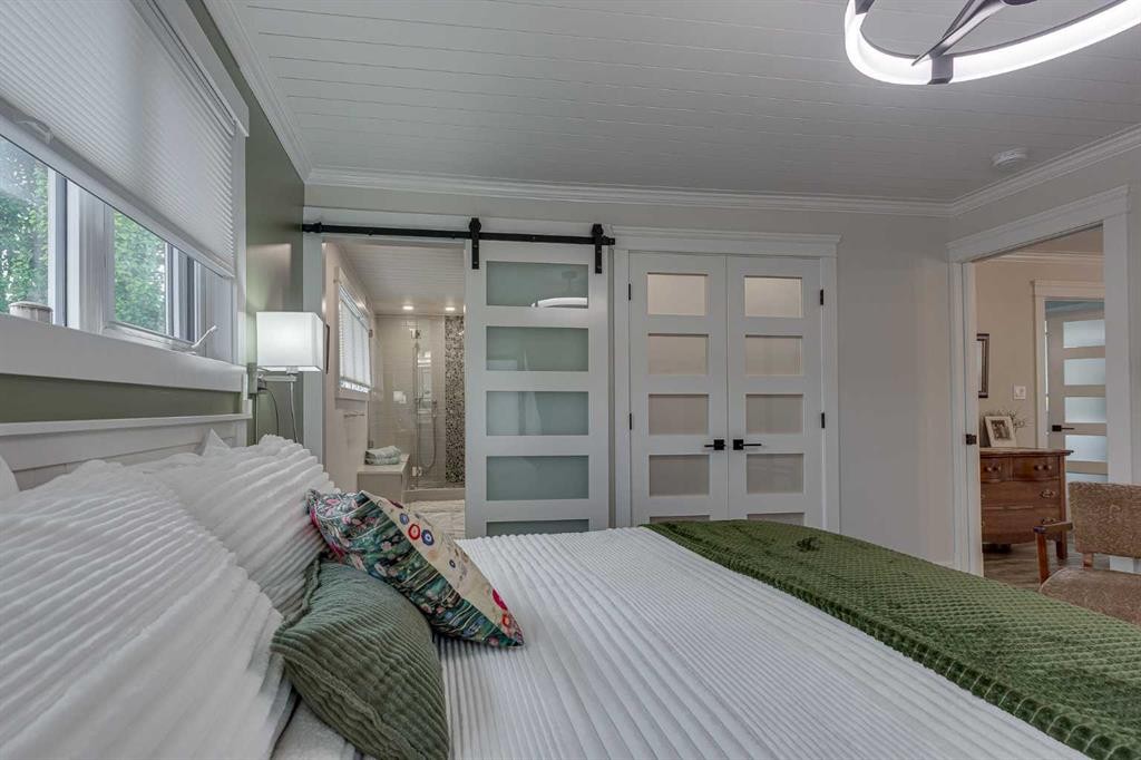 111 Selkirk Boulevard, Red Deer, AB - Indoor Photo Showing Bedroom