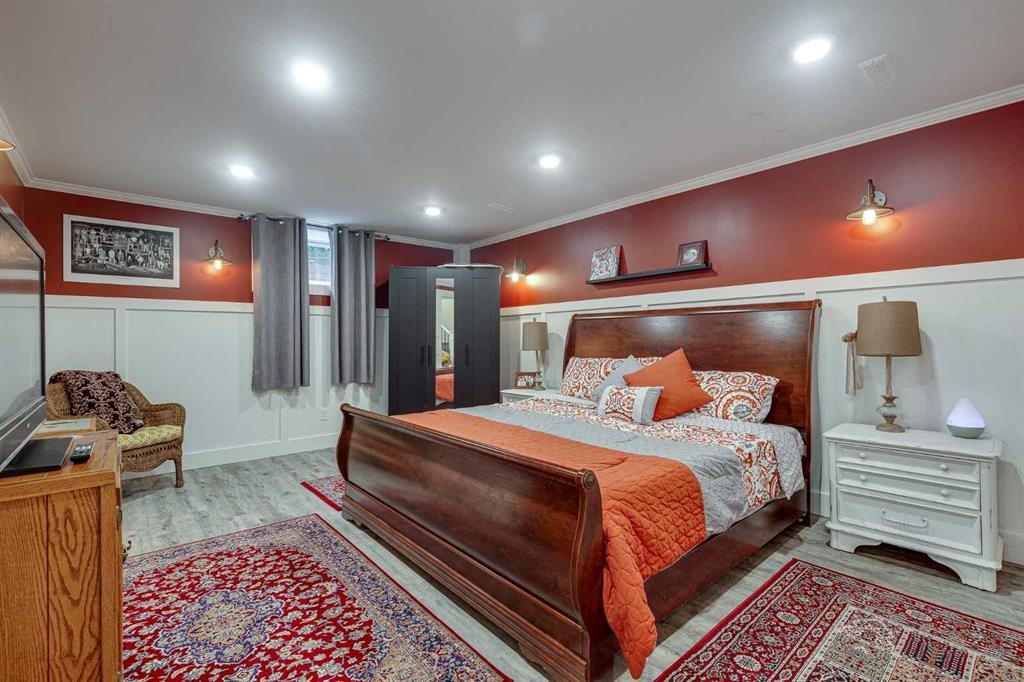 111 Selkirk Boulevard, Red Deer, AB - Indoor Photo Showing Bedroom