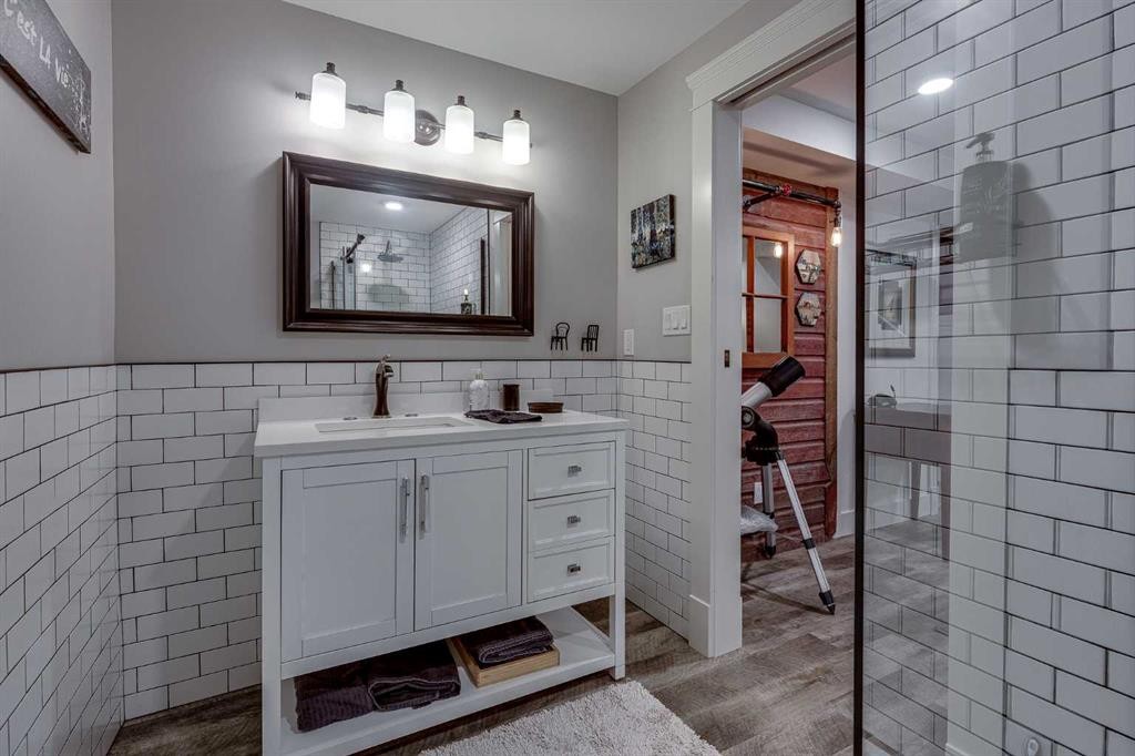 111 Selkirk Boulevard, Red Deer, AB - Indoor Photo Showing Bathroom