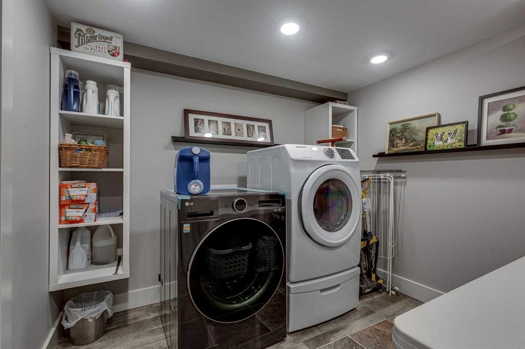 111 Selkirk Boulevard, Red Deer, AB - Indoor Photo Showing Laundry Room