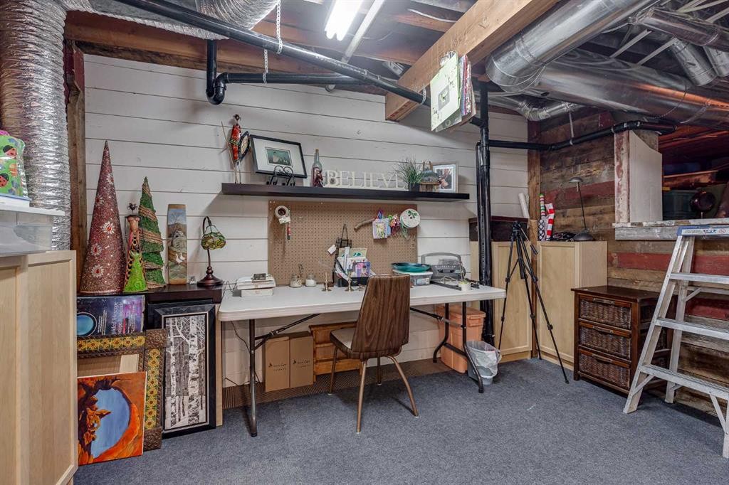 111 Selkirk Boulevard, Red Deer, AB - Indoor Photo Showing Other Room