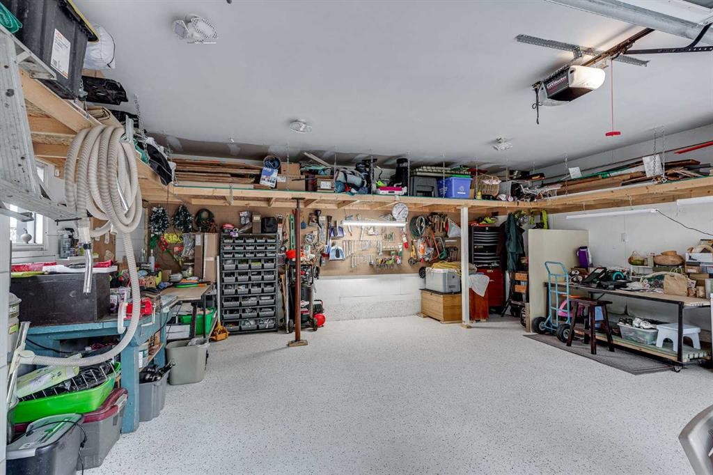 111 Selkirk Boulevard, Red Deer, AB - Indoor