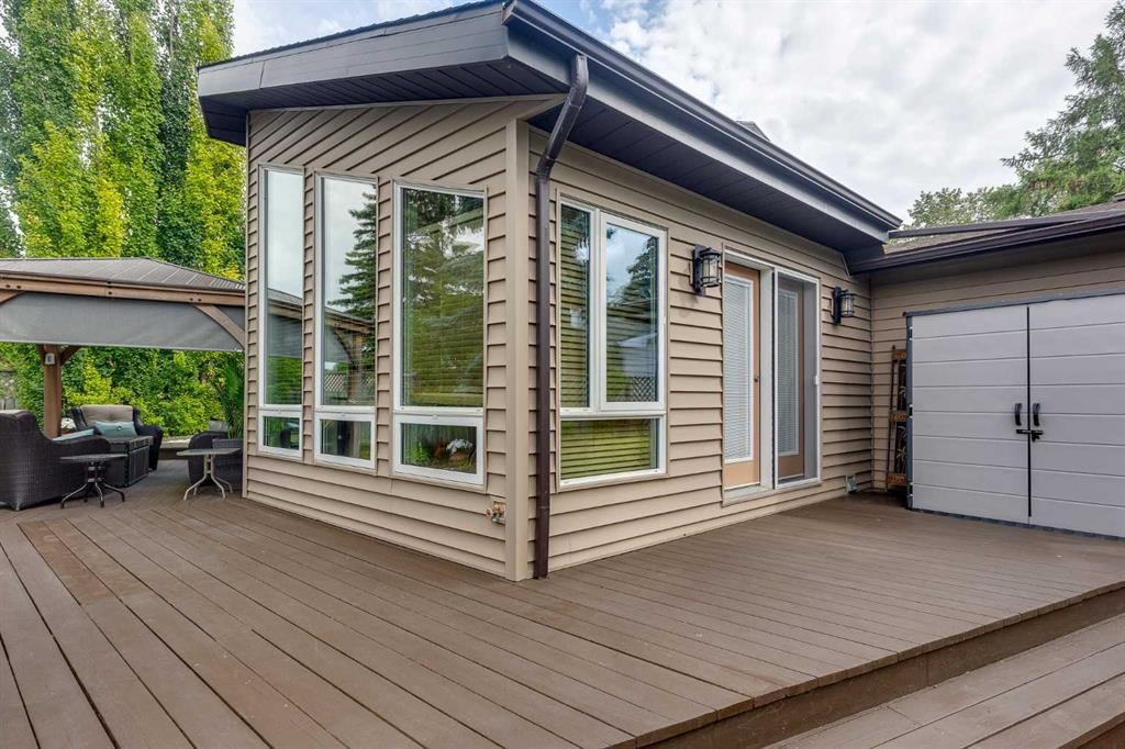 111 Selkirk Boulevard, Red Deer, AB - Outdoor With Deck Patio Veranda With Exterior