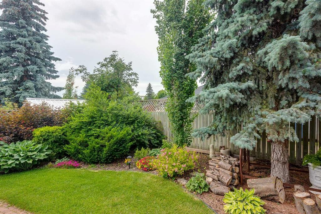111 Selkirk Boulevard, Red Deer, AB - Outdoor