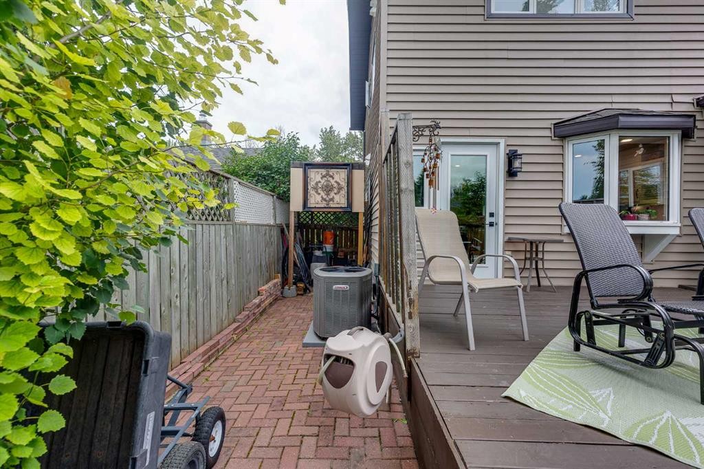 111 Selkirk Boulevard, Red Deer, AB - Outdoor With Deck Patio Veranda