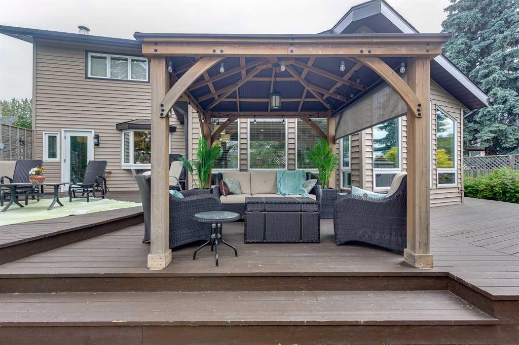 111 Selkirk Boulevard, Red Deer, AB - Outdoor With Deck Patio Veranda