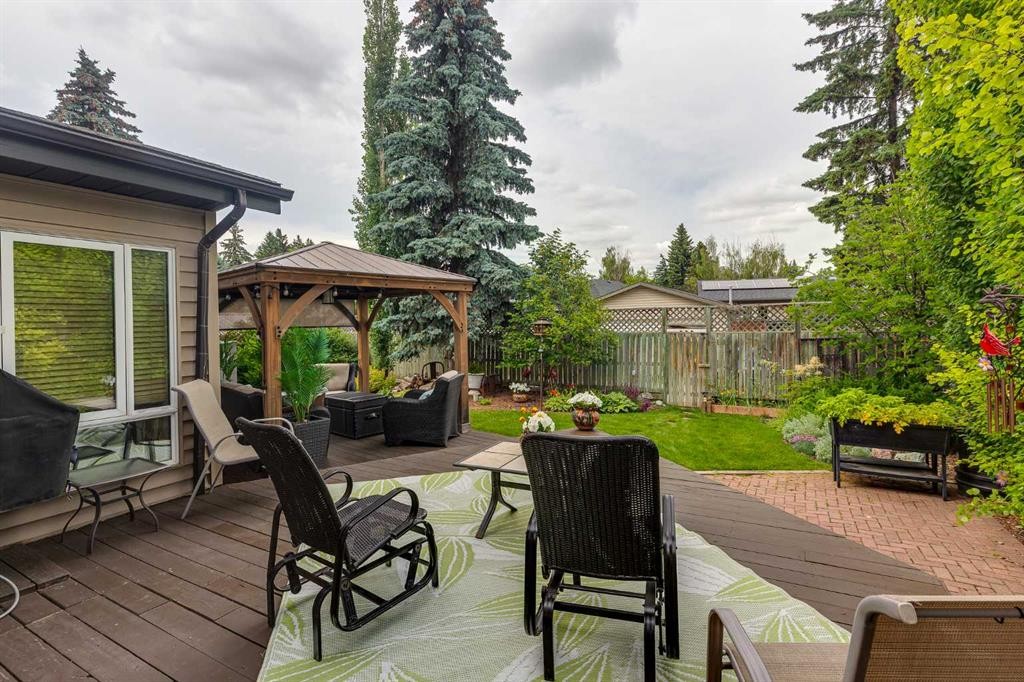 111 Selkirk Boulevard, Red Deer, AB - Outdoor With Deck Patio Veranda