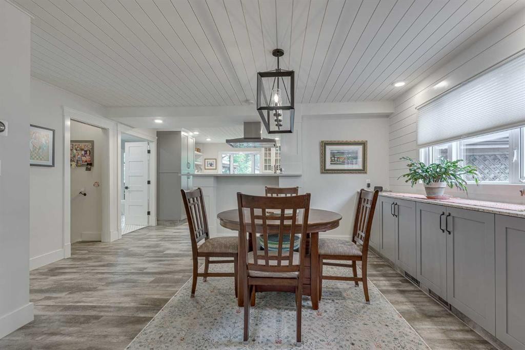 111 Selkirk Boulevard, Red Deer, AB - Indoor Photo Showing Dining Room