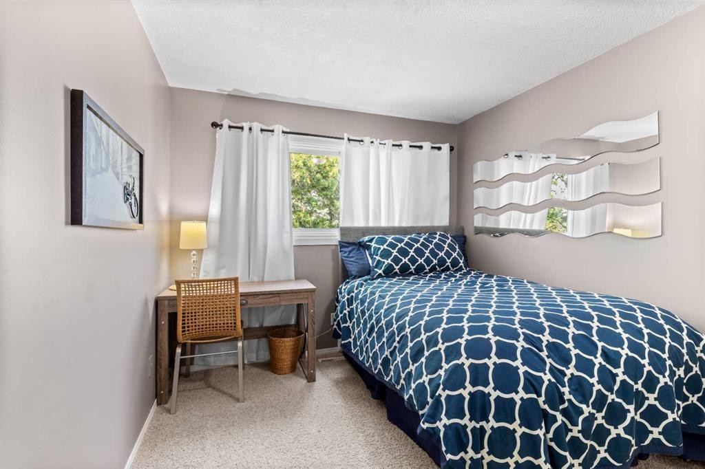 45 Sylvan Drive, Sylvan Lake, AB - Indoor Photo Showing Bedroom