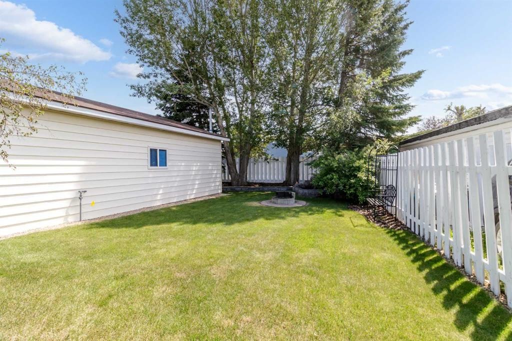 45 Sylvan Drive, Sylvan Lake, AB - Outdoor