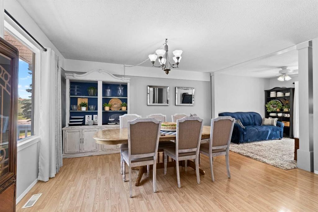 45 Sylvan Drive, Sylvan Lake, AB - Indoor Photo Showing Dining Room