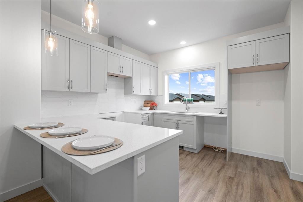 7309A 44B Avenue, Camrose, AB - Indoor Photo Showing Kitchen