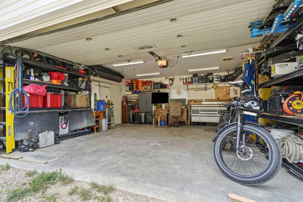 19 Ralston Crescent, Red Deer, AB - Indoor Photo Showing Garage