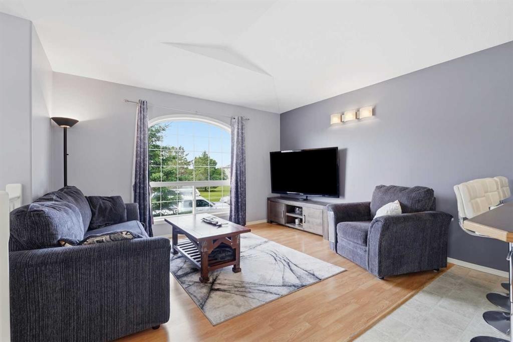 19 Ralston Crescent, Red Deer, AB - Indoor Photo Showing Living Room