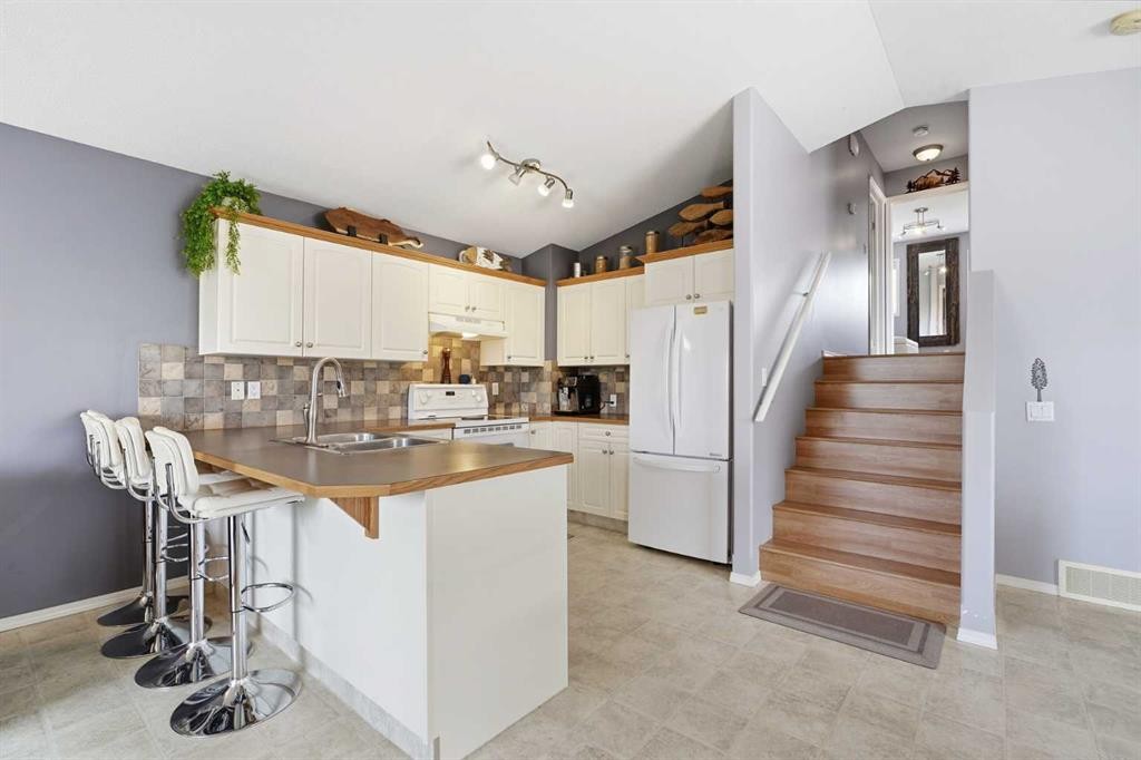 19 Ralston Crescent, Red Deer, AB - Indoor Photo Showing Kitchen With Double Sink