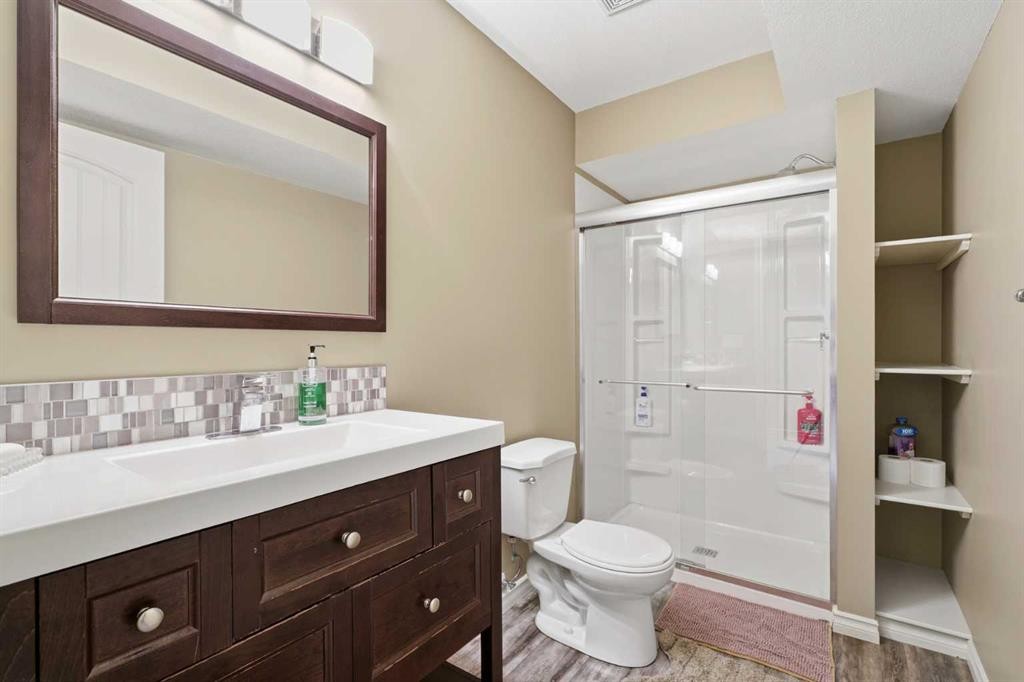 188 Kershaw Close, Red Deer, AB - Indoor Photo Showing Bathroom