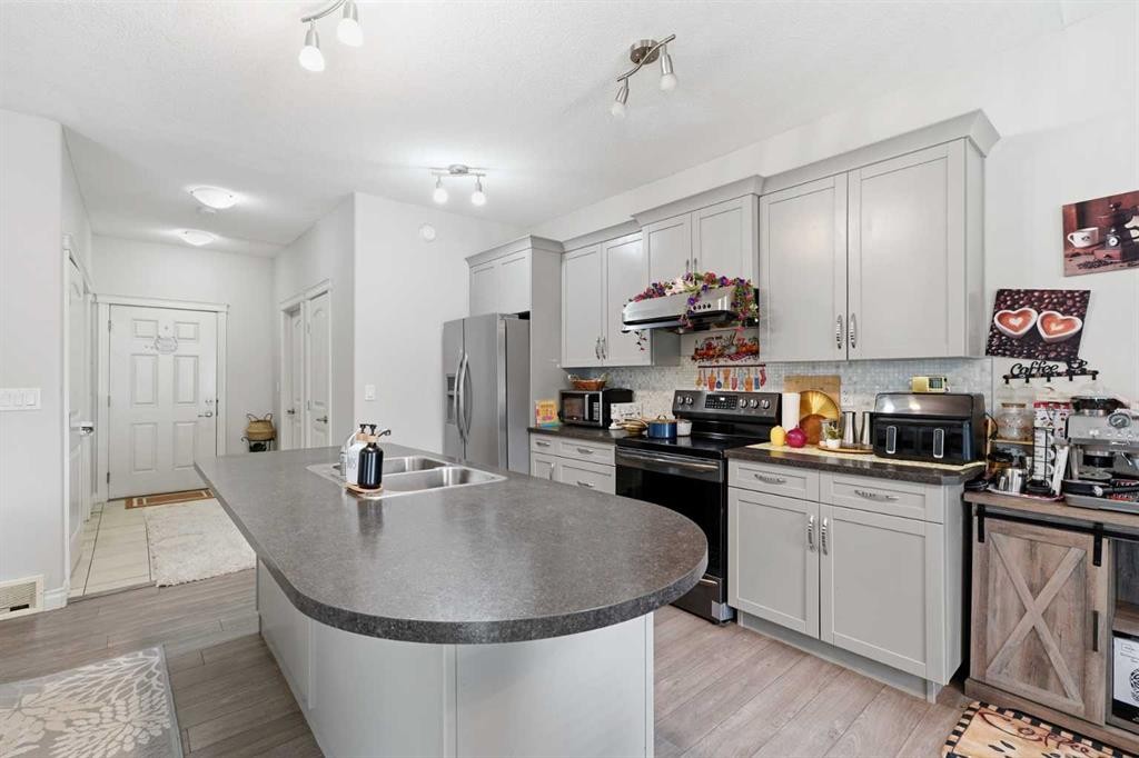 188 Kershaw Close, Red Deer, AB - Indoor Photo Showing Kitchen With Double Sink