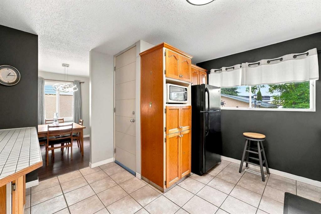 12 Anders Street, Red Deer, AB