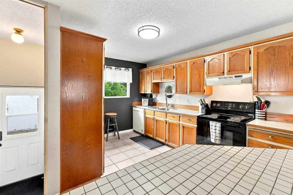 12 Anders Street, Red Deer, AB