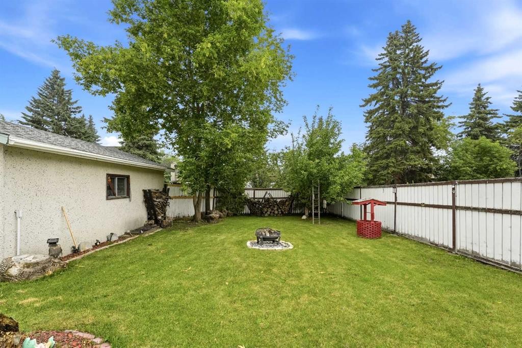 12 Anders Street, Red Deer, AB