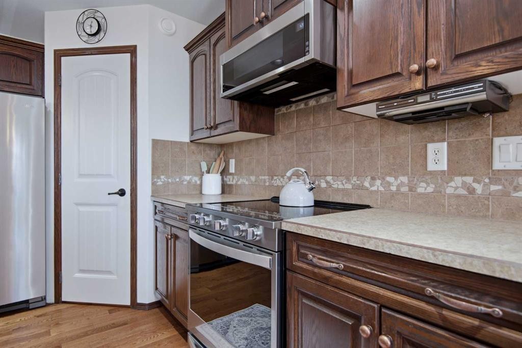 39 Landry Bend, Red Deer, AB - Indoor Photo Showing Kitchen