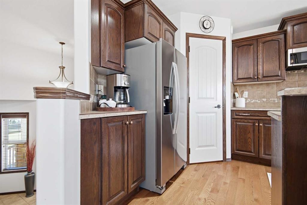 39 Landry Bend, Red Deer, AB - Indoor Photo Showing Kitchen