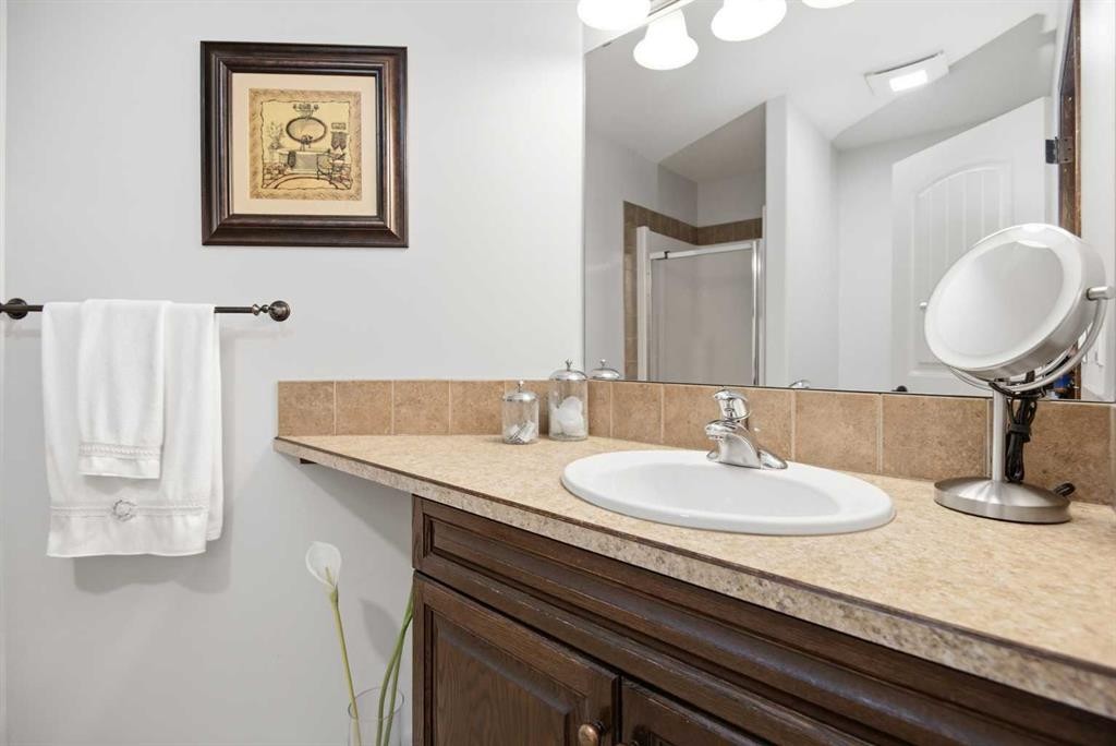 39 Landry Bend, Red Deer, AB - Indoor Photo Showing Bathroom