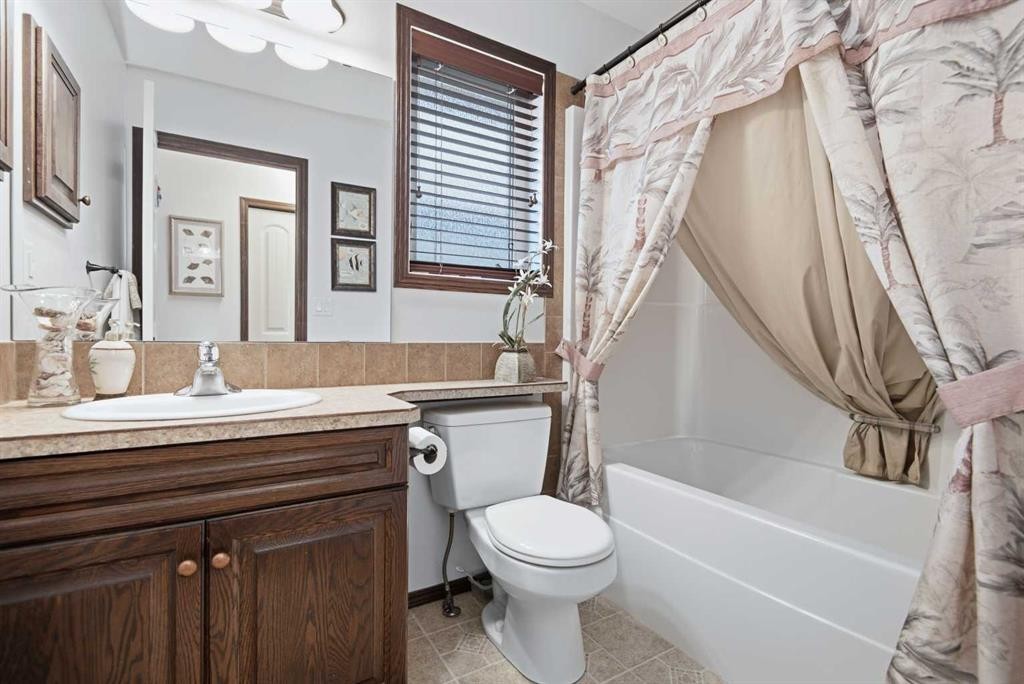 39 Landry Bend, Red Deer, AB - Indoor Photo Showing Bathroom
