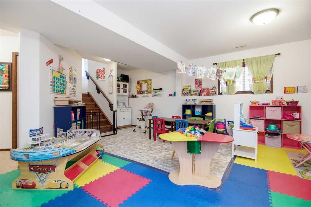 39 Landry Bend, Red Deer, AB - Indoor Photo Showing Other Room