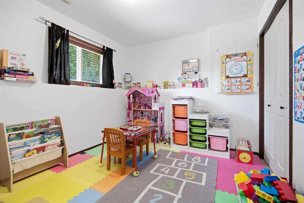 39 Landry Bend, Red Deer, AB - Indoor Photo Showing Other Room
