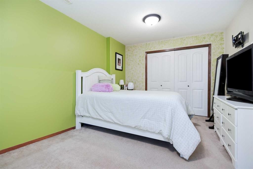 39 Landry Bend, Red Deer, AB - Indoor Photo Showing Bedroom