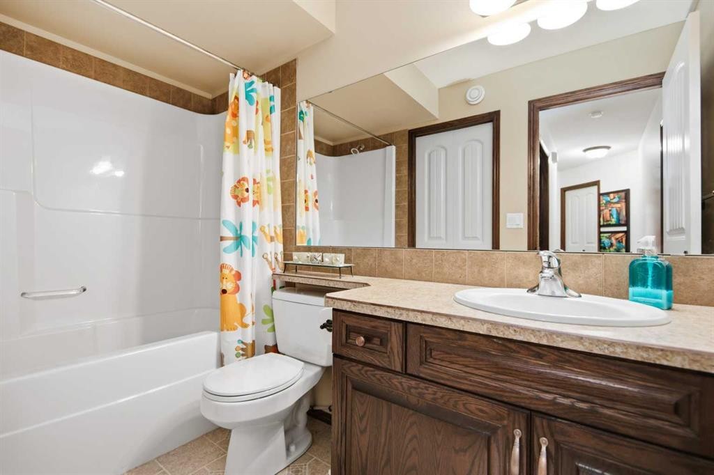 39 Landry Bend, Red Deer, AB - Indoor Photo Showing Bathroom
