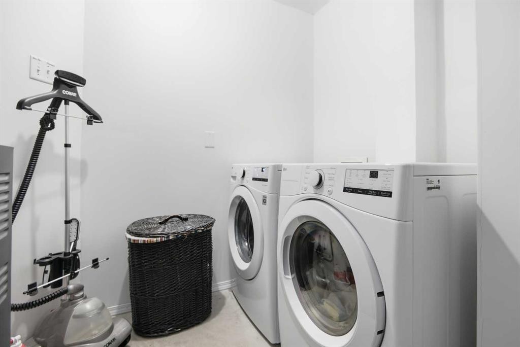 39 Landry Bend, Red Deer, AB - Indoor Photo Showing Laundry Room