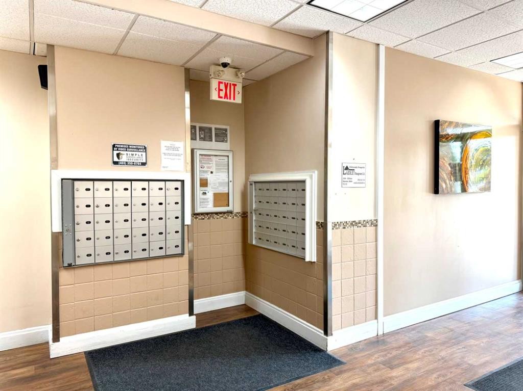 209-4820 47 Avenue, Red Deer, AB - Indoor