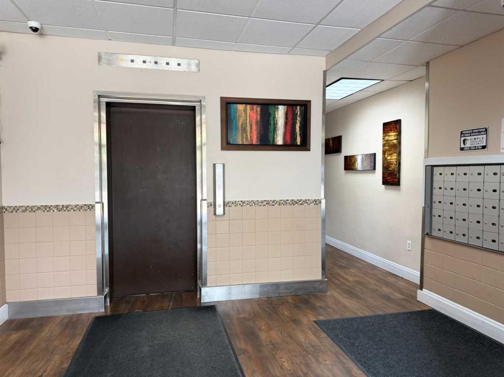 209-4820 47 Avenue, Red Deer, AB - Indoor Photo Showing Other Room