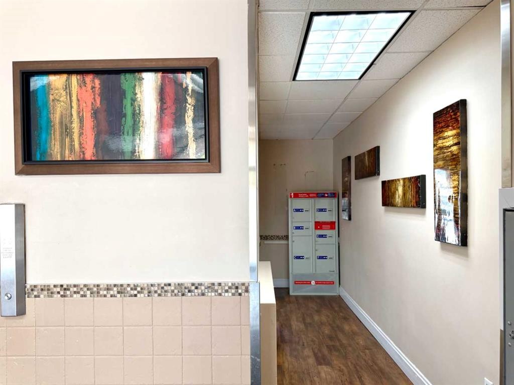 209-4820 47 Avenue, Red Deer, AB - Indoor Photo Showing Other Room