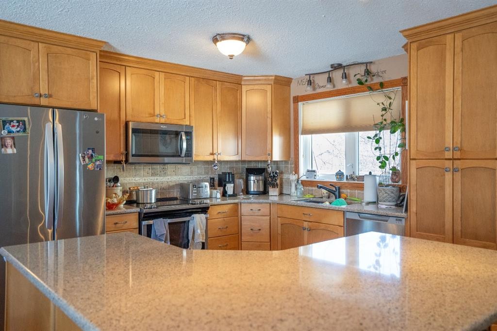 4908 47 Street, Clive, AB - Indoor Photo Showing Kitchen With Stainless Steel Kitchen