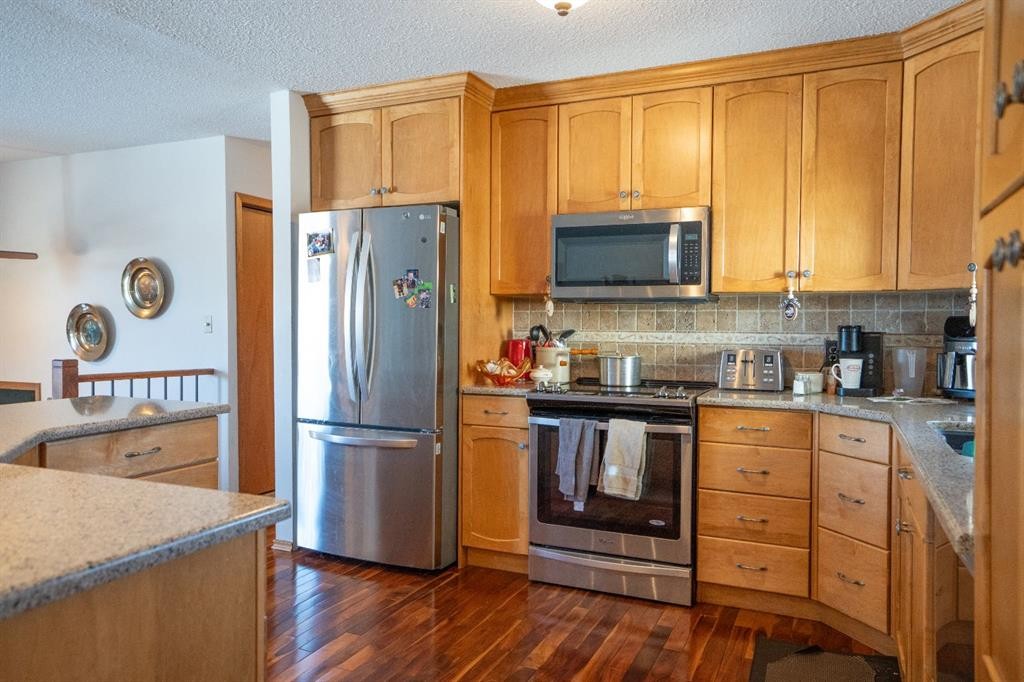 4908 47 Street, Clive, AB - Indoor Photo Showing Kitchen With Stainless Steel Kitchen